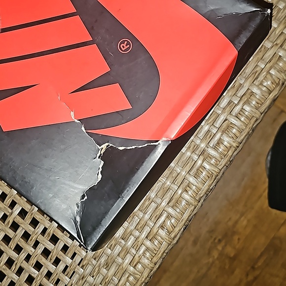 WMNS Air Jordan Retro High Satin Black Toe - Picture 6 of 14